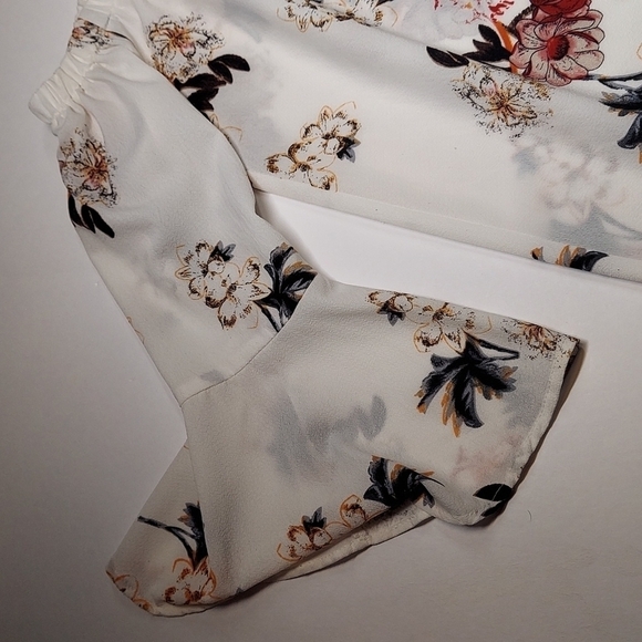 Umgee Floral Print Button Up Off The Shoulder Blouse with Bell Sleeves Size S - Picture 3 of 10